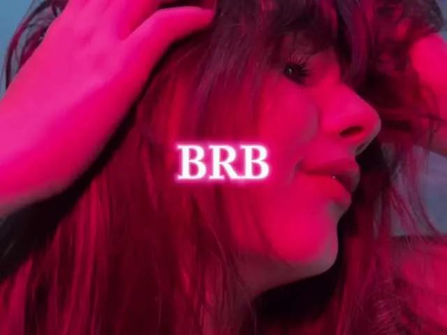 -FoxAlisa- — Special treatment, attention, and compliments.
I love generous, sincere, and loyal people.