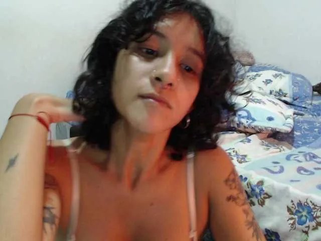 AlinaWoolf on BongaCams