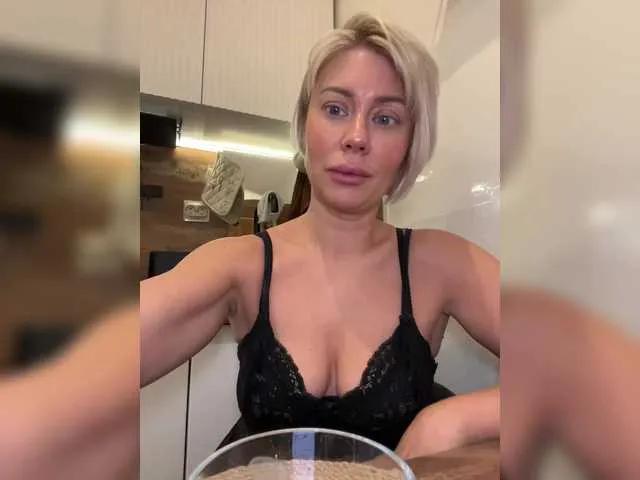 AlisaBlackFox on BongaCams