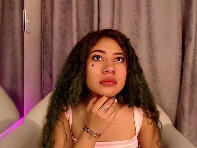 CarolineEvans on BongaCams