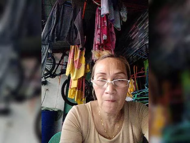 cherrywhite03 on BongaCams