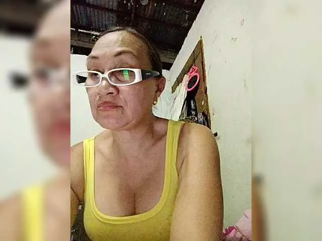 cherrywhite03 on BongaCams