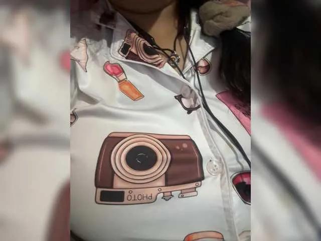 cherryyy-1 on BongaCams