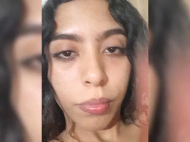 EMMAAA-STOONEE on BongaCams 