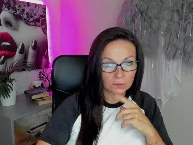 HelenSHOW1 on BongaCams 