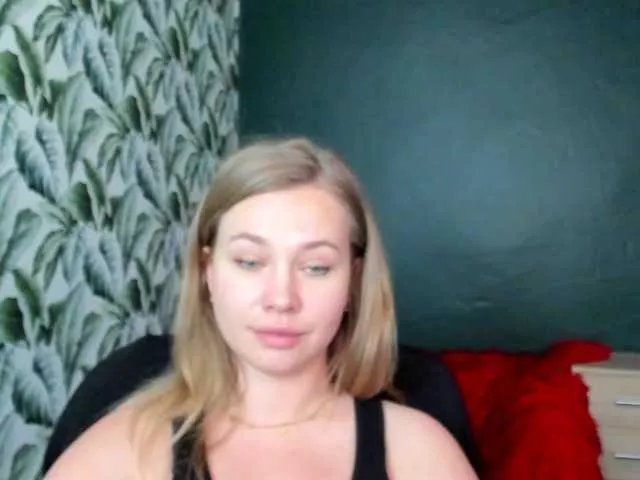 hollyBB on BongaCams 