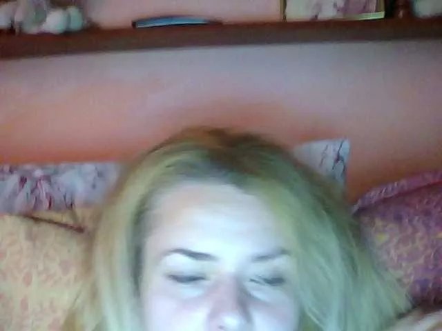 HollyLaPretty on BongaCams 