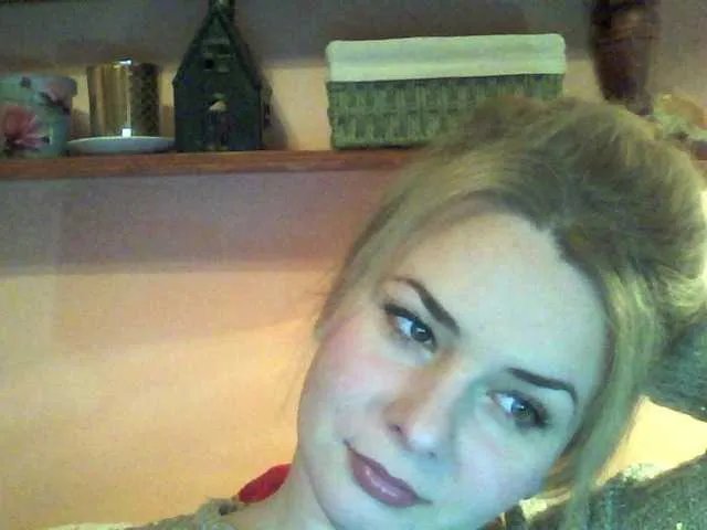 HollyLaPretty on BongaCams 