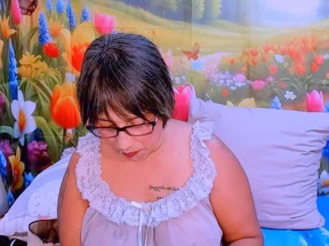 indianroxy on BongaCams 