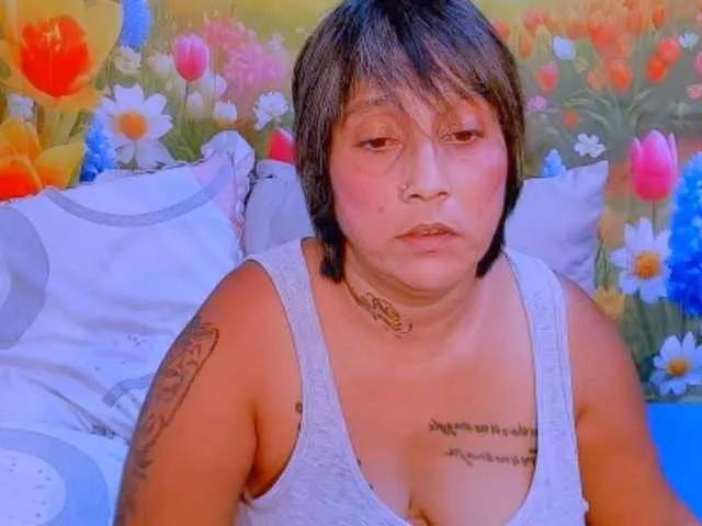 indianroxy on BongaCams 