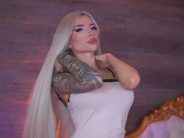 JuicyJessye — tattoos, booty spanks, special patterns and tongue pierces