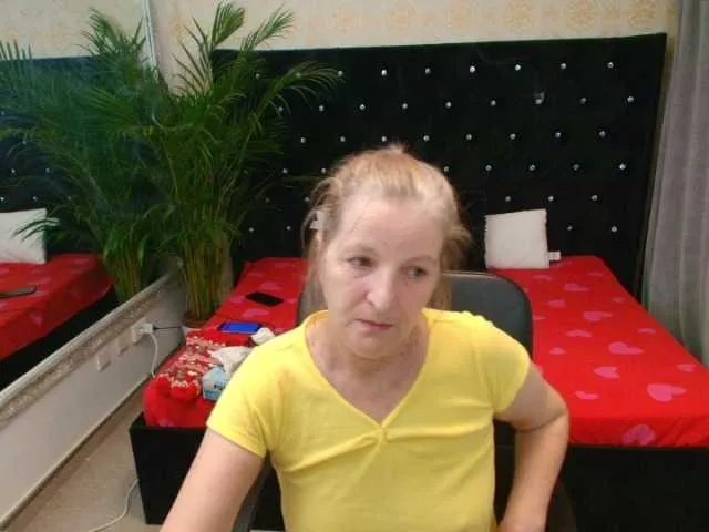 Lillyhott on BongaCams 