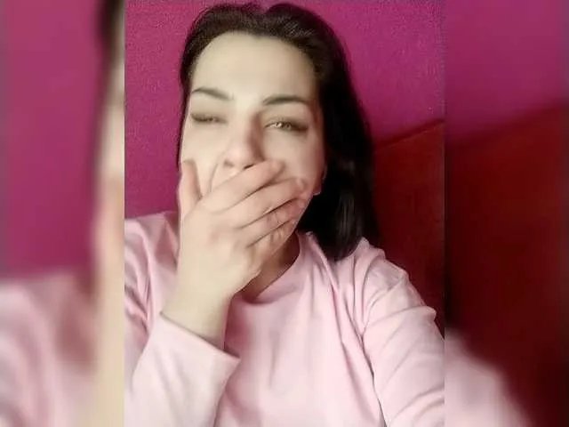 Lilmommy on BongaCams 