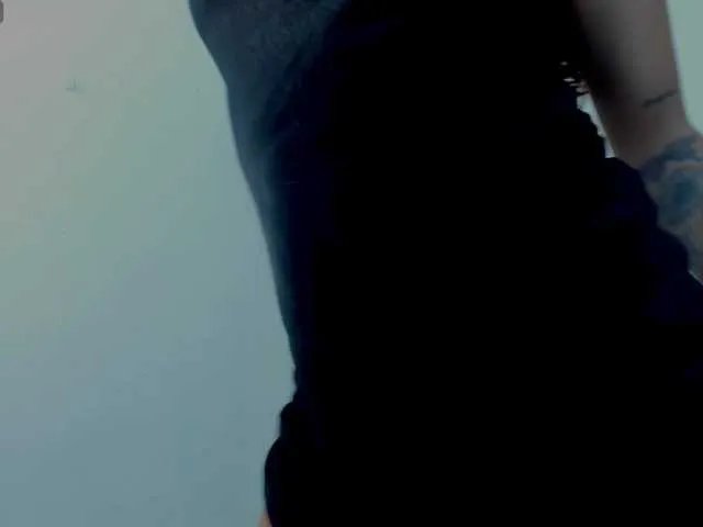 miaapons on BongaCams 