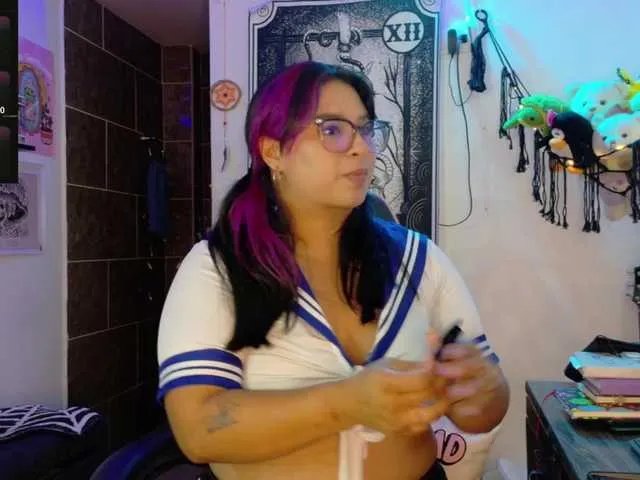 Mollyshake11 on BongaCams 