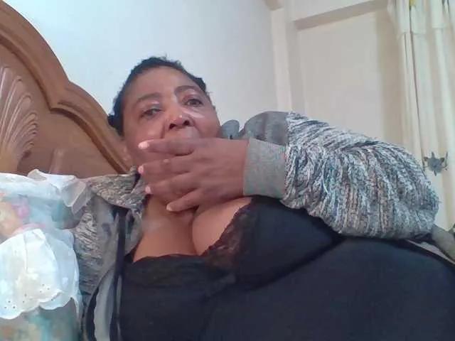 pussylips53 on BongaCams 