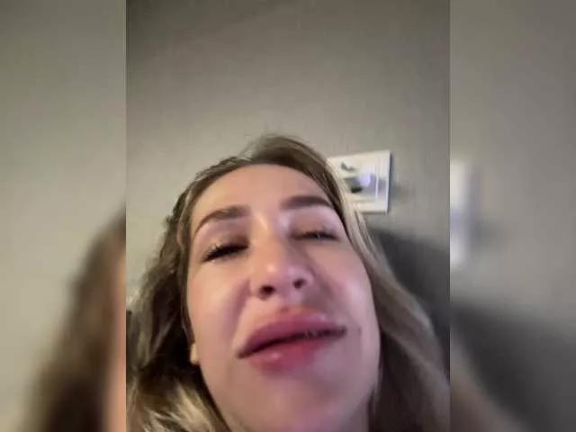 QueenKing on BongaCams