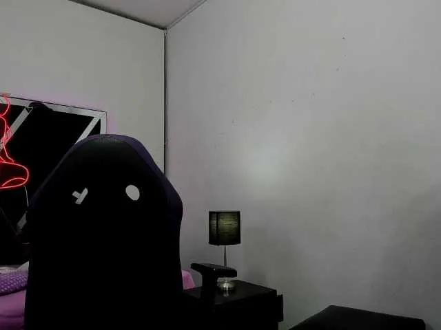 sophya-bella — I love when a men help me and make me feel all my body hot, im a good girl in the sex but i love when my juice have off and can i help a good men whit all he milk and put all in my pretty face 