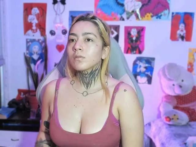 sweetavi on BongaCams 
