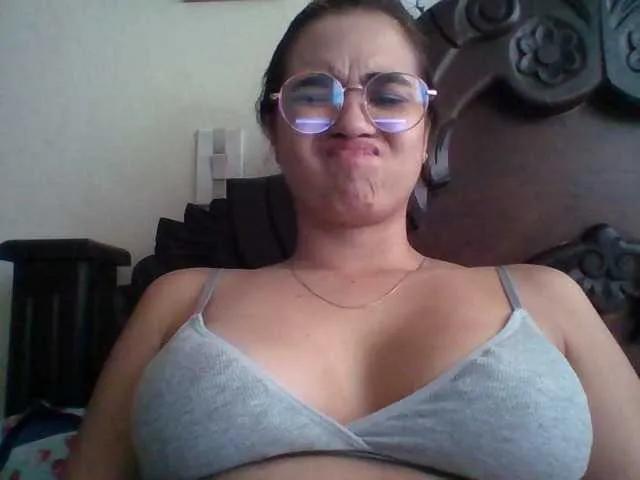 trianabell — que me vibren mi coo y masturbarme, que me consientan con regalos