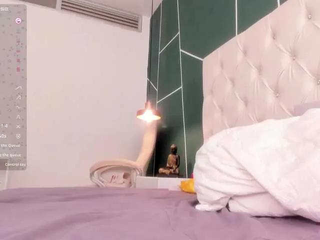 VeronicaLanz — I love to be treat as a bad bitch, spit, spanks! Loving hard sex, I want to be domminated for a real man!