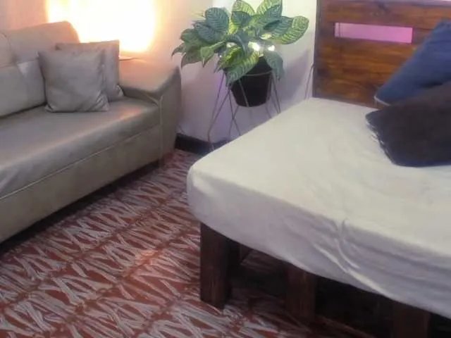 Yeseniaa25 on BongaCams 