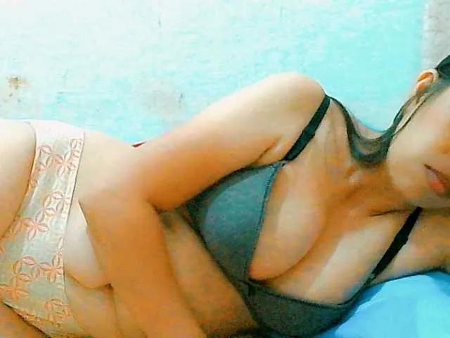 Yummyflirttits69 on BongaCams 