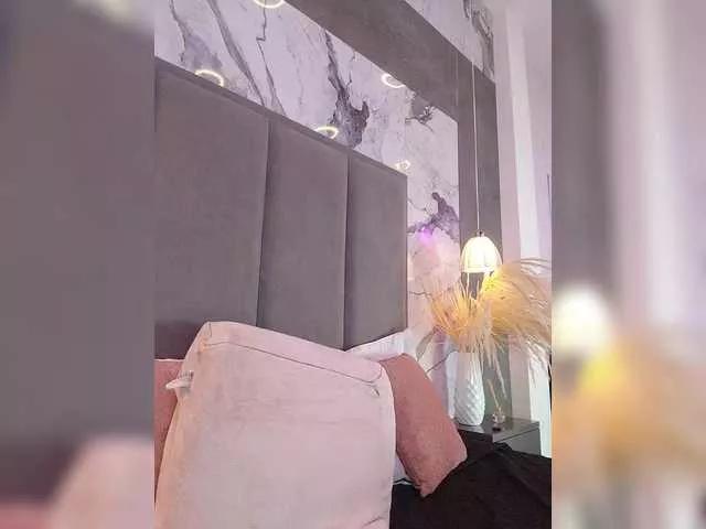 ZoeCamils on BongaCams