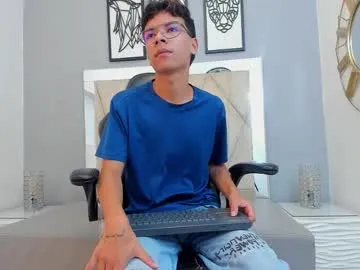 adams_bobby on Chaturbate