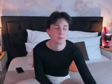 adrianoaubert on Chaturbate