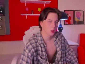 adrianoaubert on Chaturbate