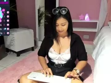 alaiasmile_ on Chaturbate 