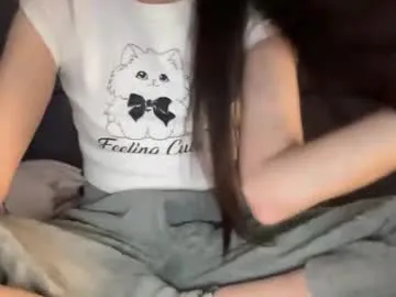 chase_vicky — Hi,I'm V and I'm shy. Lets play? #shy #softgirl #cozyvibes - Multi-Goal :  Orgasm #Lovense