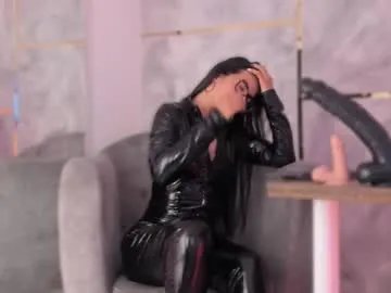 ellaochoa on Chaturbate 