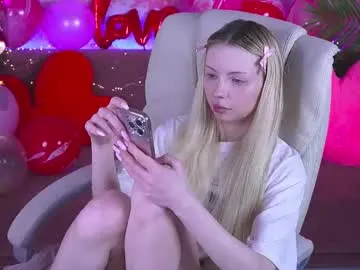 evistarr — GOAL: meow meow  555  keep me wet my fav vibes 11/33/45/111/212/303 #blonde #lovense #new #skinny #18