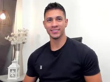 larry_jones — Hi, I'm Andrew.. keep smiling  #latino #muscle #young [4890 tokens remaining]