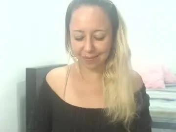 leah_susman — spit tits [200 tokens left] #milf #mature #squirt #new #natural