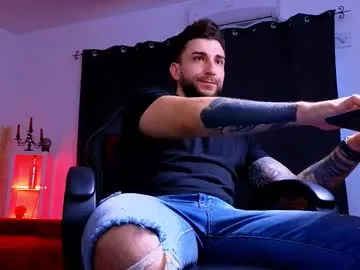 mightyaaron on Chaturbate