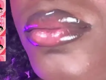 puca_eboony on Chaturbate