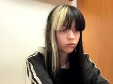 veradaisy — hihi^^ smile for u<3 #skinny #shy #new #18 #cute [11 tokens remaining]