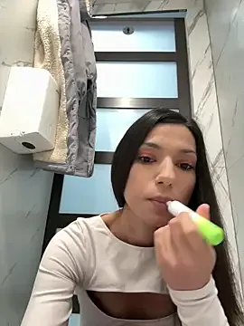 -_MiaQueen_- on StripChat