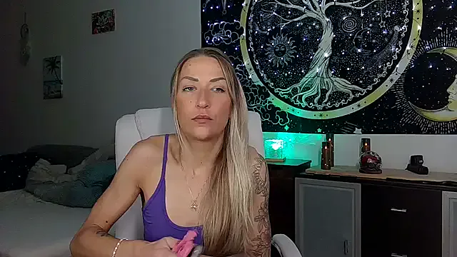 -Jeany- on StripChat