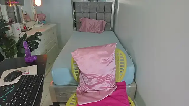 _Luciana_1 on StripChat