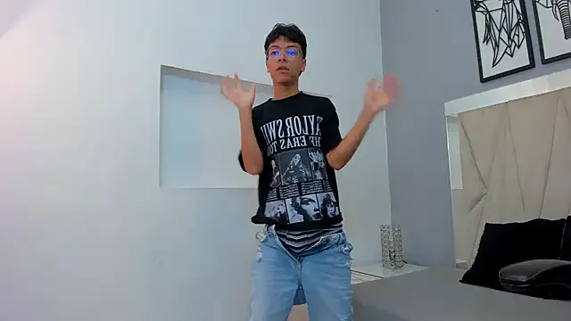 adams_bobby on StripChat