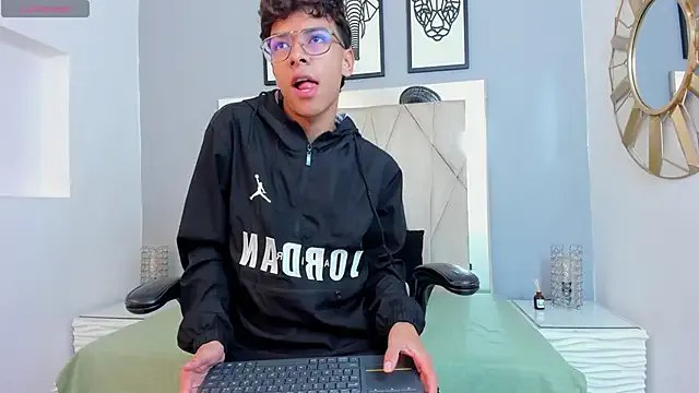 adams_bobby on StripChat