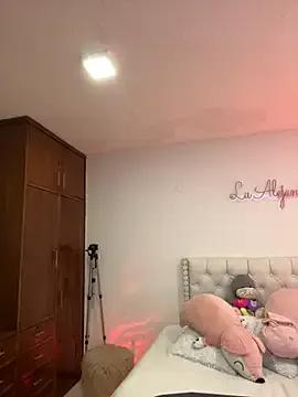 alee_lenoxx on StripChat 