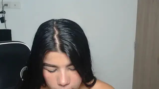 AlejandraScott — masturbate and put 4 fingers