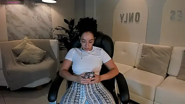 AlessaRomero on StripChat