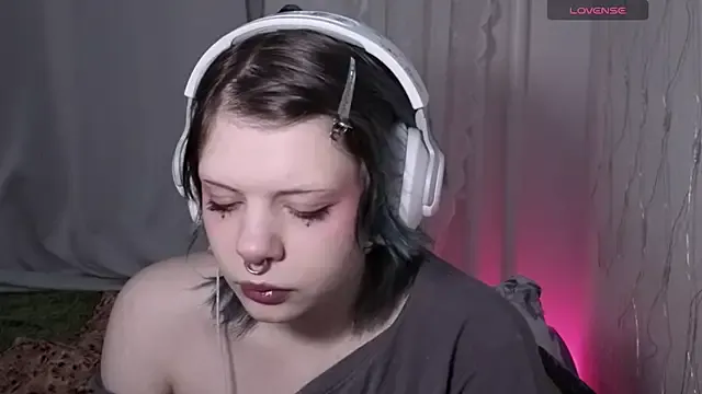 Alice_Zev on StripChat