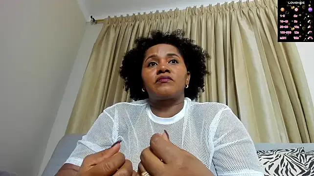 AliciaMiilf on StripChat